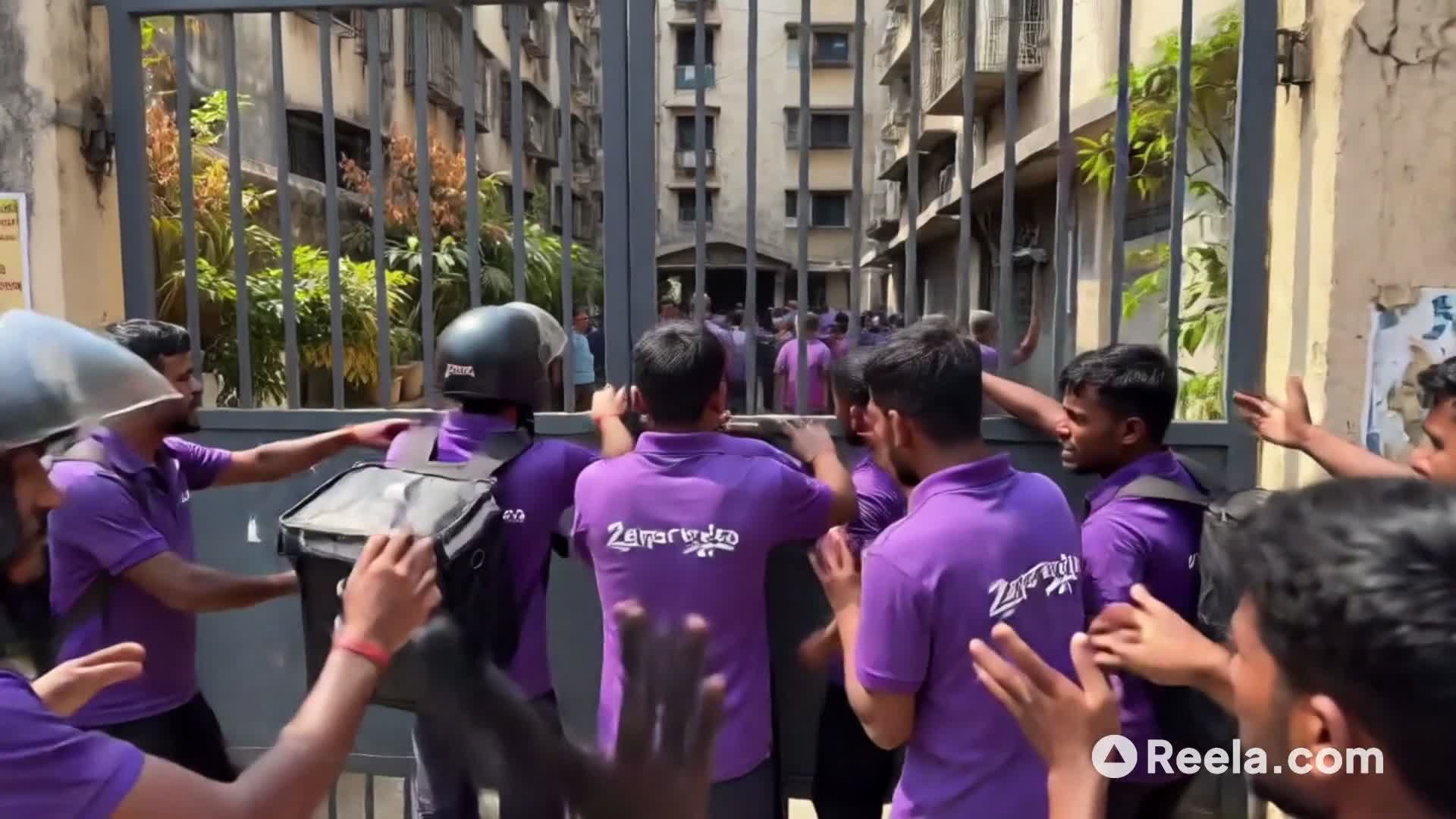 Zepto Riders Swarm Customer's Home! 🚨