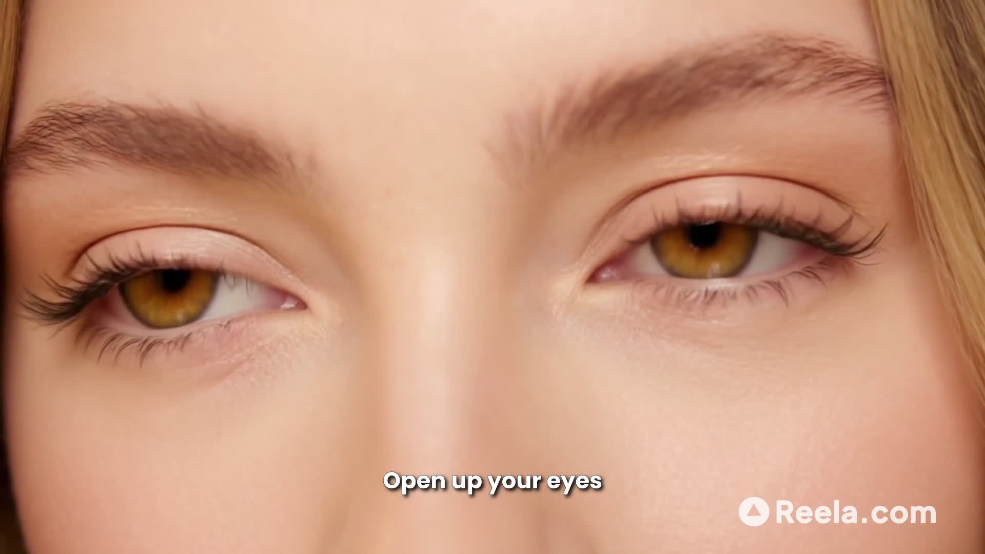 Wake Up to Magic: A White & Gold Christmas 🎄✨